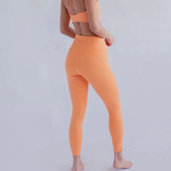 Girlfriend Collective Compressive High-Rise Legging - Horizen - Picture 4 of 9